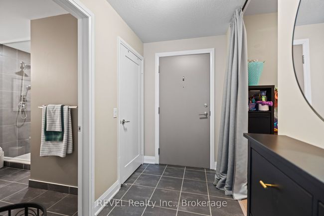 410 - 16 Concord Pl, Condo with 2 bedrooms, 1 bathrooms and null parking in Grimsby ON | Image 9