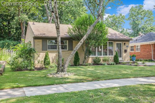 2105 Derby Rd, Troy, MI, 48084-2661 | Card Image