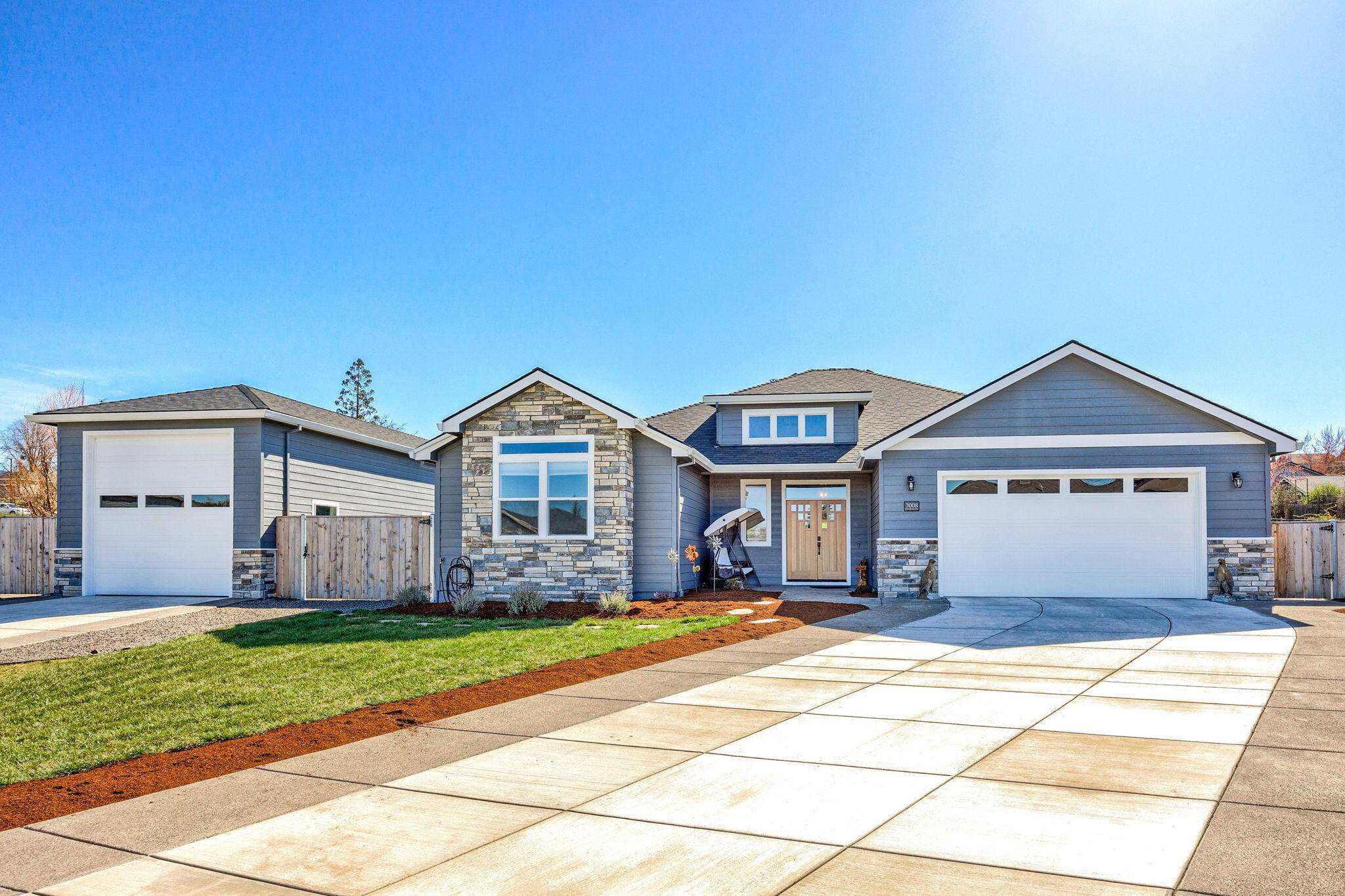MT Thielsen Dr, Medford, OR 97504
