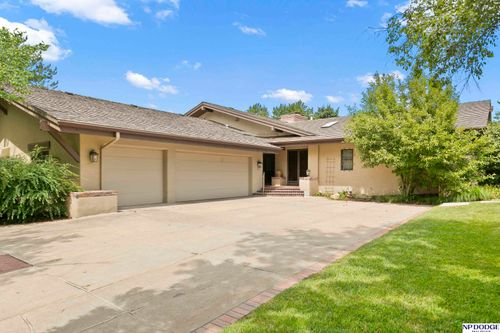 9812 Nottingham Dr, Omaha, NE, 68114-3819 | Card Image