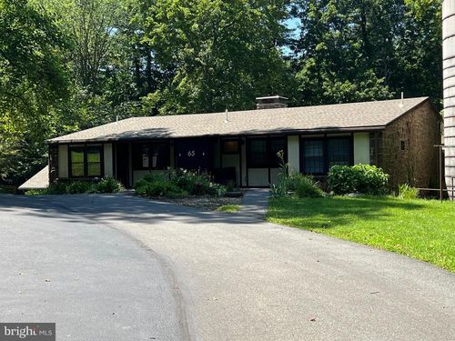 65 Meadow Glen Ln, READING, PA, 19607-9422 | Card Image