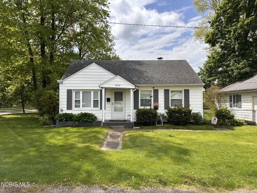 2225 Paradise Ave, Toledo, OH, 43613-2741 | Card Image