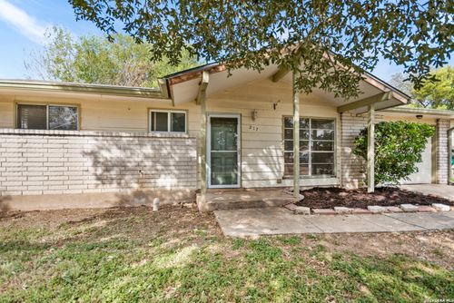 217 Michelle Dr, Converse, TX, 78109-1531 | Card Image