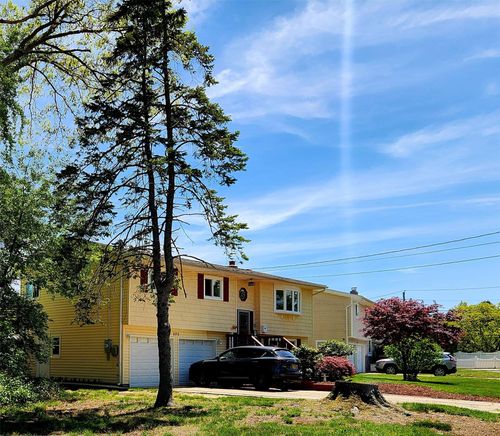 373 Commack Rd, Islip, NY, 11751-1625 | Card Image