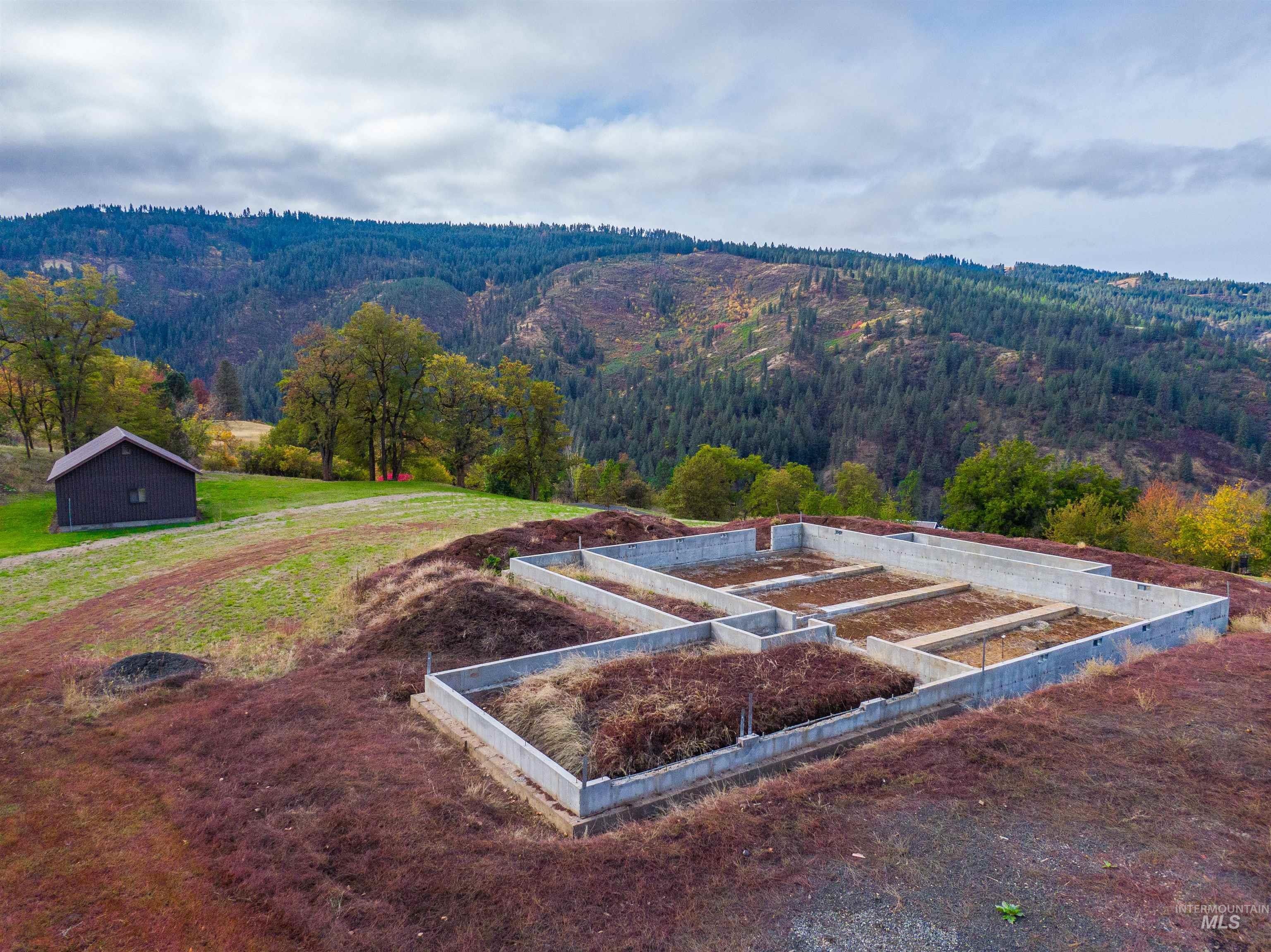 19975 Orchard Ln, For Sale in Lenore Zoocasa