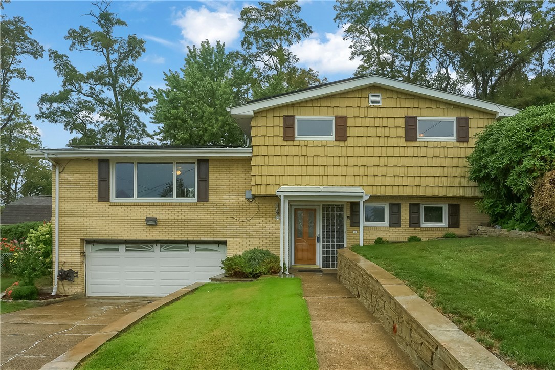 Hemlock Ln, Monroeville, PA 15146