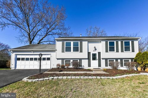 211 Amy Ct, STERLING, VA, 20164-1922 | Card Image