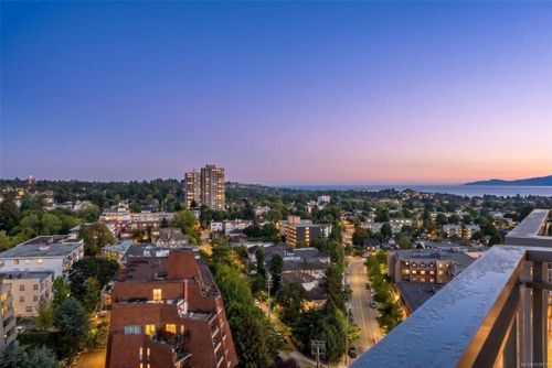 2001-751 Fairfield Rd, Victoria, BC, V8W4A4 | Card Image
