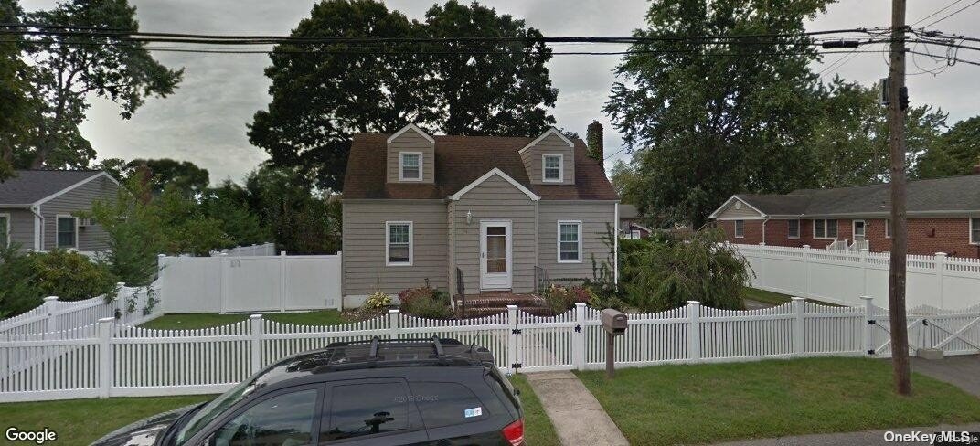 47th St, Lindenhurst, NY 11757