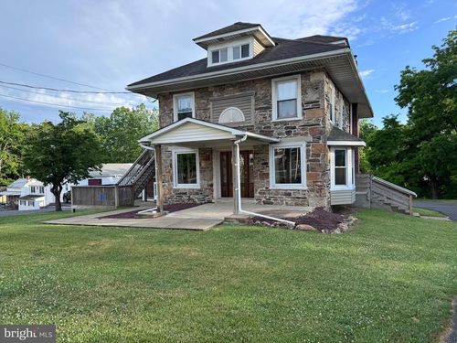 228 N Centre Ave, LEESPORT, PA, 19533-8688 | Card Image