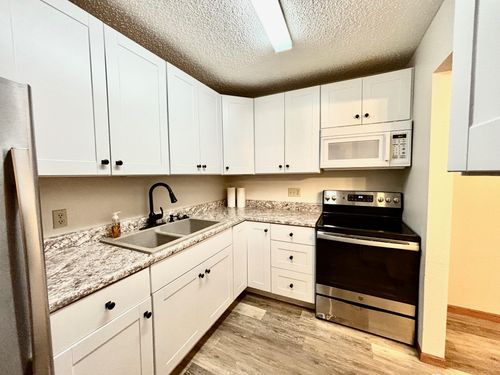 122-1415 Lake St, Alexandria, MN, 56308-4553 | Card Image
