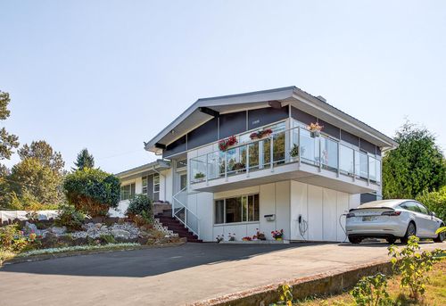 11906 100 Ave, Surrey, BC, V3V2W1 | Card Image