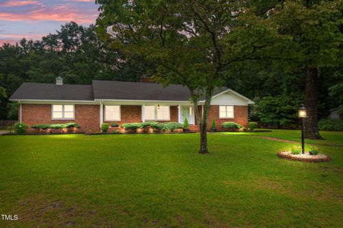 805 Weeks Dr, Tarboro, NC, 27886-4630 | Card Image