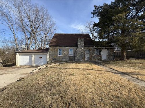 1315 N Kiger Rd, Independence, MO, 64050-2261 | Card Image