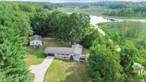 355 Dockham Rd, Columbiaville, MI, 48421-9654 | Card Image