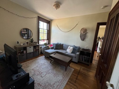apt-2r-2 Winter St, Salem, MA, 01970-4384 | Card Image