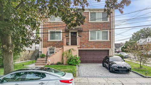 20 Ashford Pl, Yonkers, NY, 10701-6338 | Card Image