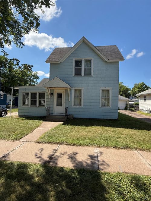 2416 4th St, Eau Claire, WI, 54703-2962 | Card Image