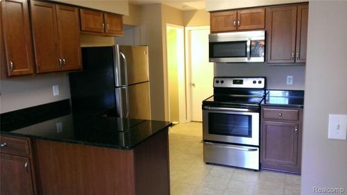 41685 Bedford Dr, Canton, MI, 48187-3703 | Card Image