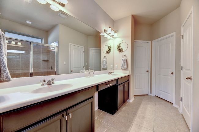 Primary Bath with Dual sinks | Image 13