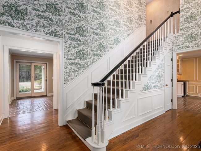 Soaring, two story Foyer | Image 4