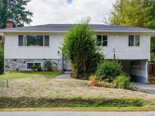 915 Rowils Cres, Langford, BC, V9B2M8 | Card Image