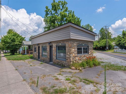 491 Allens Creek Rd, Waynesville, NC, 28786-5201 | Card Image