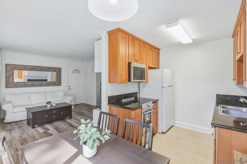 j-8581 Villa La Jolla Dr, La Jolla, CA, 92037-2352 | Card Image