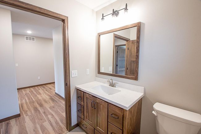 Main Guest Full Bathroom | Image 19
