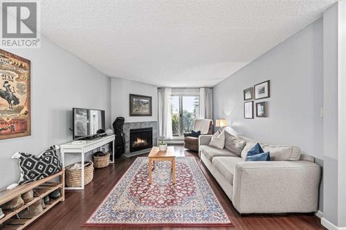 6400 Coach Hill Rd Sw, Calgary, AB, T3H1B8 | Card Image