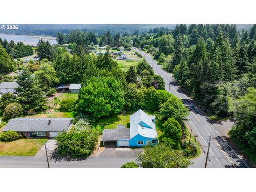 677 Se Moffitt Rd, Waldport, OR, 97394-9795 | Card Image