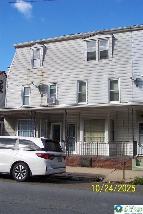 143 Pine St, TAMAQUA, PA, 18252-1408 | Card Image