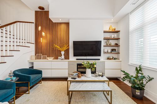 th-105-25 Malcolm Rd, East York, ON, M4G0C1 | Card Image