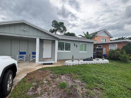 911 Rudolf Rd, Lake Worth, FL, 33461-3152 | Card Image