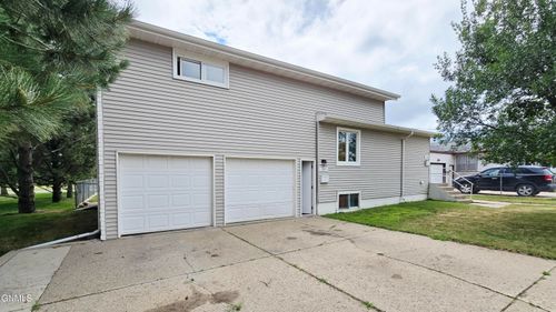 1207 2nd St Sw, Mandan, ND, 58554-3910 | Card Image