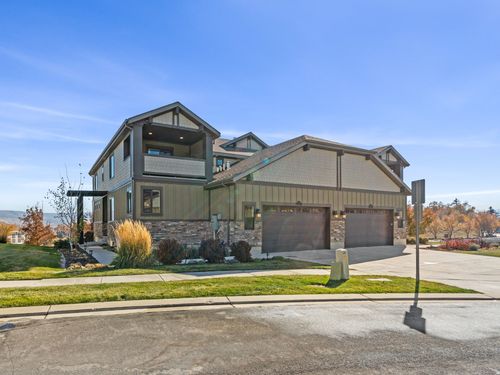 836 N Pinehurst Dr, Midway, UT, 84049-1273 | Card Image