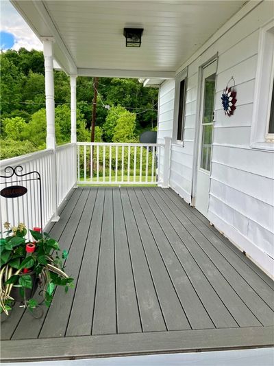 Side porch | Image 2