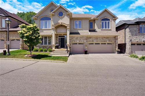 8-258 Edgewater Cres, Kitchener, ON, N2A4M2 | Card Image