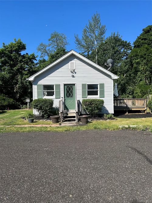 1572 Main Rd, Riverhead, NY, 11901 | Card Image