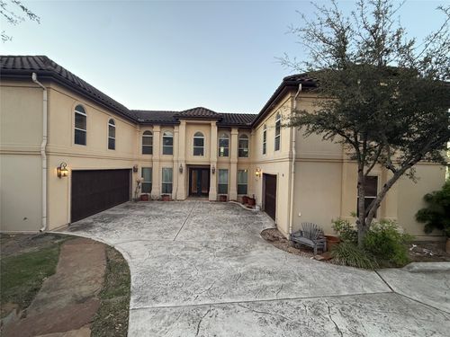 8 Monarch Oaks Ln, The Hills, TX, 78738-1421 | Card Image