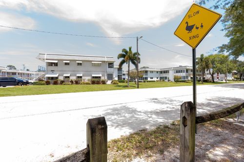 apt-203-2880 Lake Osborne Dr, Lake Worth Beach, FL, 33461-5910 | Card Image