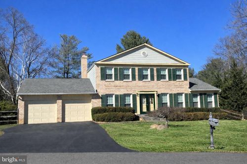 8006 Snowpine Way, MCLEAN, VA, 22102-2420 | Card Image