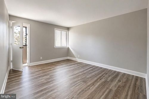 a-3906 Stone Gate Dr, SUITLAND, MD, 20746-1903 | Card Image