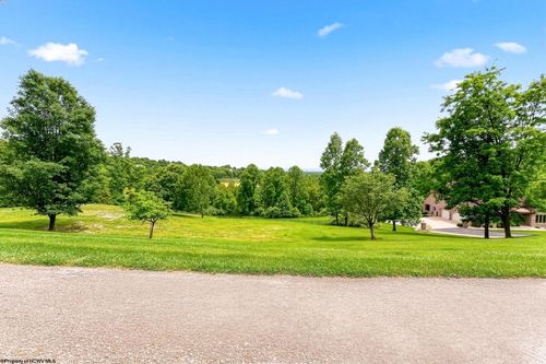 113 Iris Ln, Morgantown, WV, 26501-2290 | Card Image