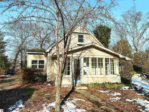 921 Washington St, Traverse City, MI, 49686-2732 | Card Image