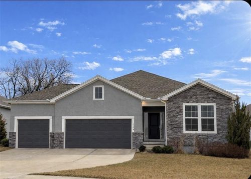 1173 Sw Whitby Dr, Lee's Summit, MO, 64083-6110 | Card Image