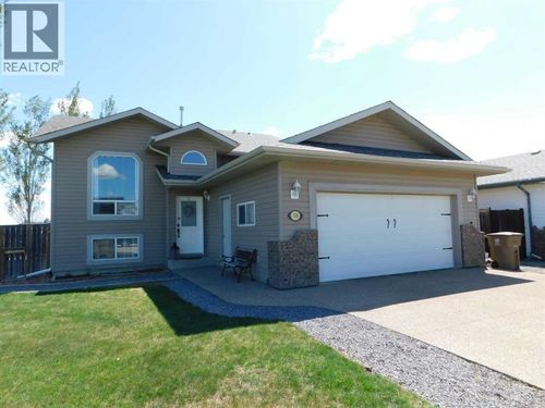 136 Meadowbrook Dr E, Brooks, AB, T1R1N8 | Card Image