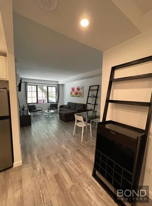 1a-433 W 53rd St, New York, NY, 10019-0083 | Card Image
