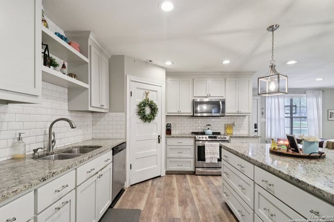 503 Mockingbird Ln, House other with 3 bedrooms, 2 bathrooms and null parking in Devine TX | Image 10