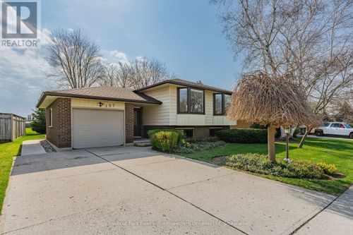 157 Oriole Parkway W, Woolwich, ON, N3B1C6 | Card Image